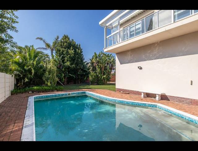 5 BEDROOM HOUSE FOR SALE IN CONSTANTIA